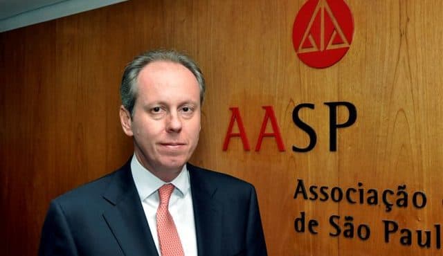 Jurista critica atuação política do STF