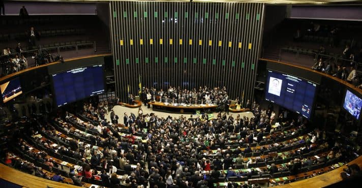 Anistia aos presos do 8/1 avança na Câmara