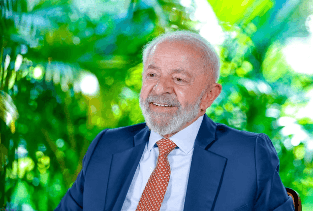 Lula tenta ganhar classe média com isenção do IR e MCMV