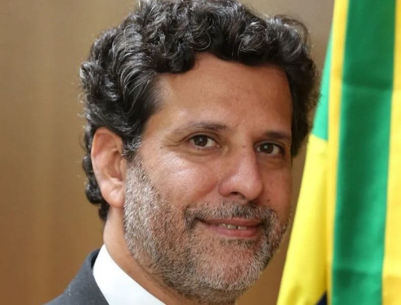 Oposição vai pedir ao TCU afastamento de secretário do MEC ligado à OEI