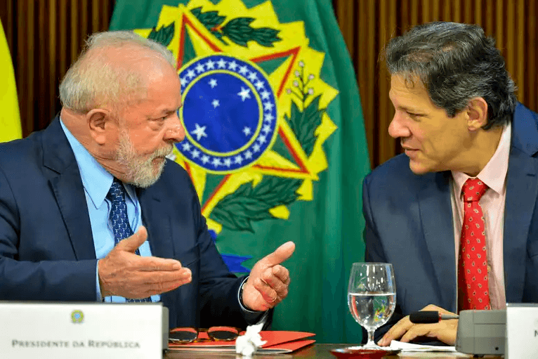 58% dos brasileiros avaliam que economia está no “caminho errado”