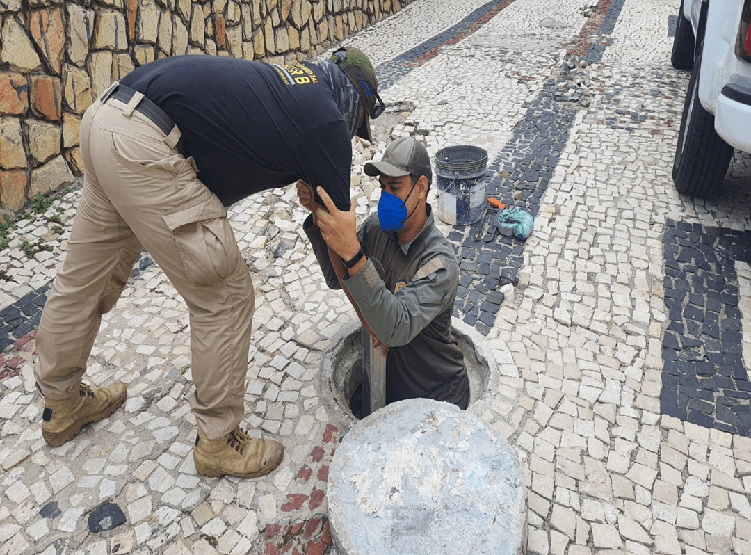 Operação Praia Limpa Ponta Negra autua 15 imóveis com irregularidades na rede de esgoto