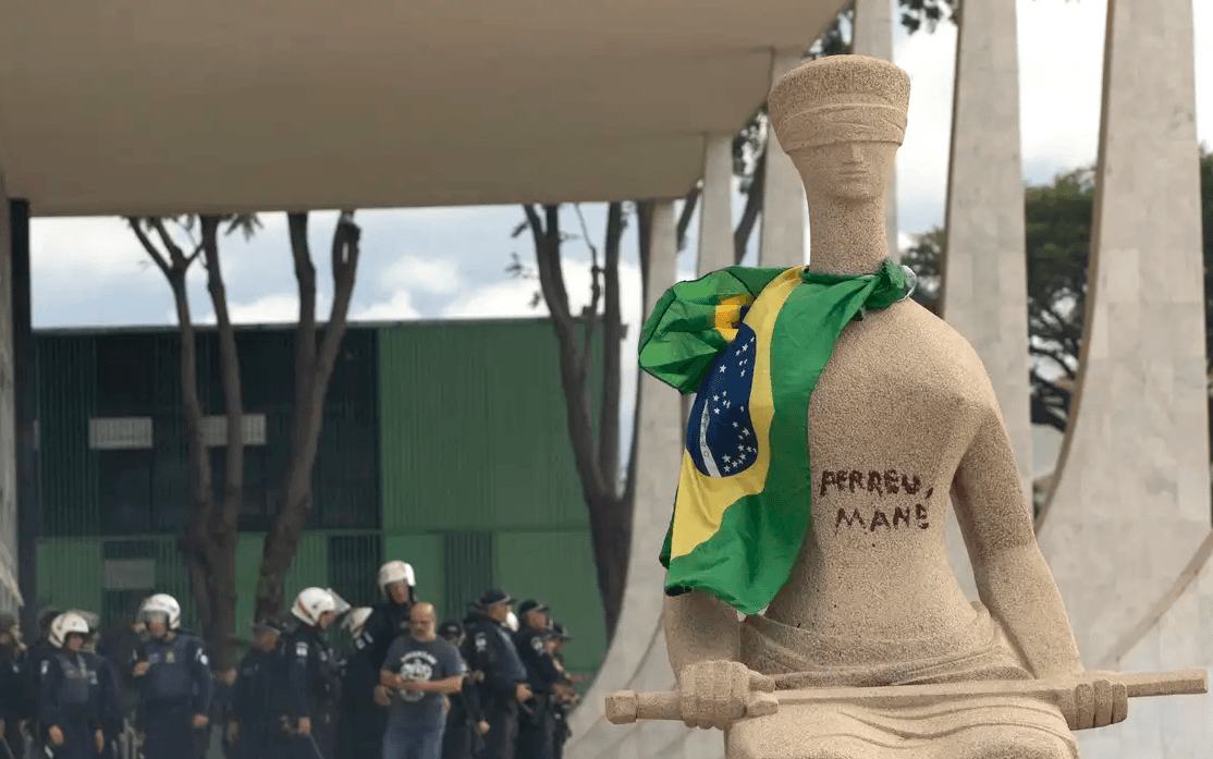 STF julga caso de mulher que escreveu “Perdeu, mané” no 8/1