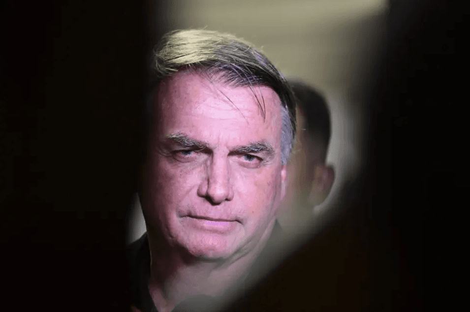 Bolsonaro diz que é preciso ‘ajuda de fora' para a paz no Brasil