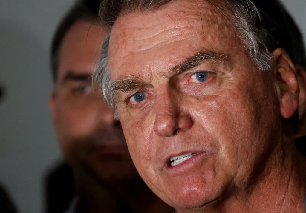 Bolsonaro apresenta defesa com pedido de julgamento em plenário