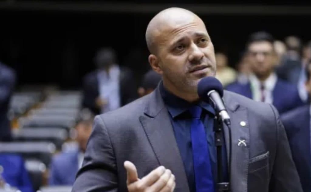 Moraes nega saída temporária de Daniel Silveira na Páscoa