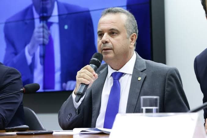 Rogério Marinho dá palestra para trainees do Poder360