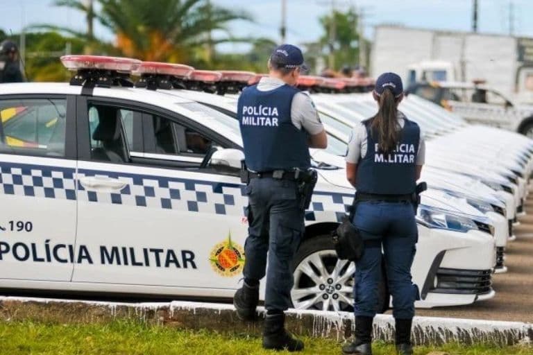 Homem arranca prótese de silicone da companheira com faca e é preso