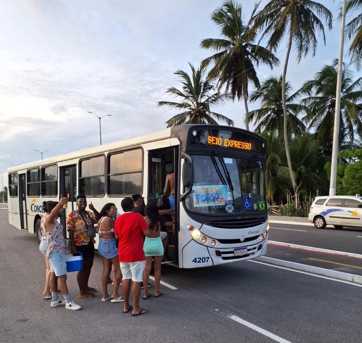 Transporte Folião é sucesso ao levar público gratuitamente para os polos do Carnaval de Natal