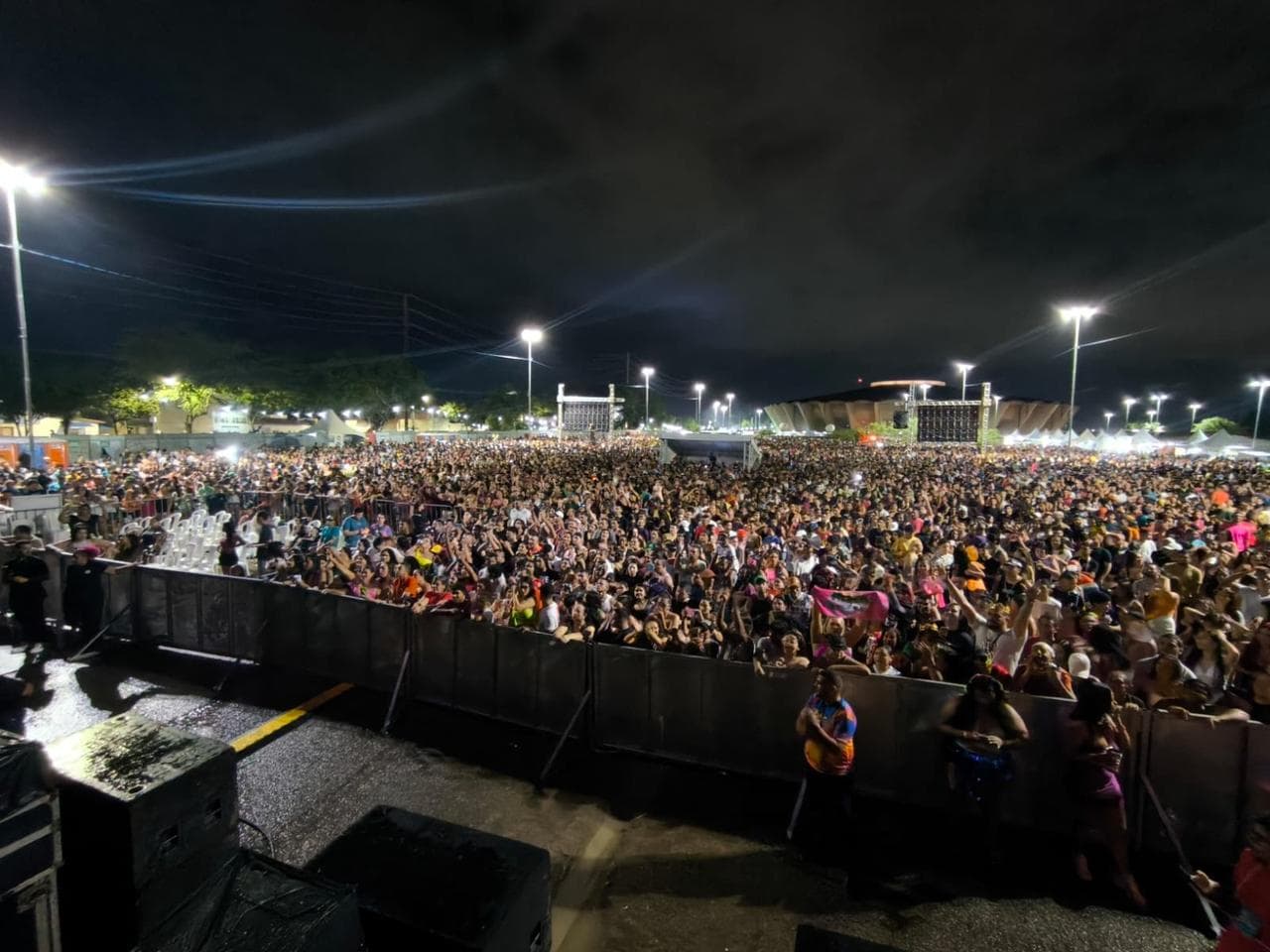 Público de 50 mil pessoas no show do Grafith mostra que prefeitura acertou com palco Nélio Dias no Carnaval