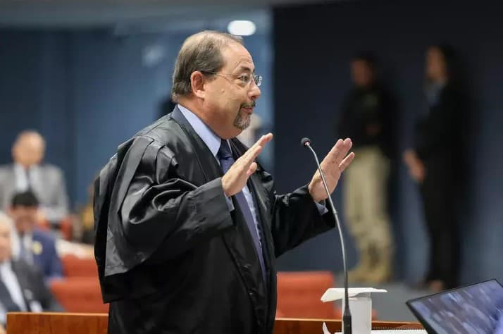 Advogado diz que Bolsonaro não participou do 8 de janeiro e questiona delação de Cid