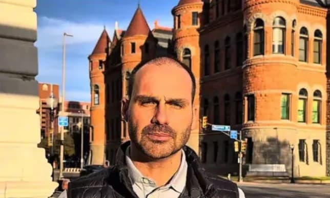 PSOL pede que Mesa Diretora da Câmara negue licença a Eduardo Bolsonaro