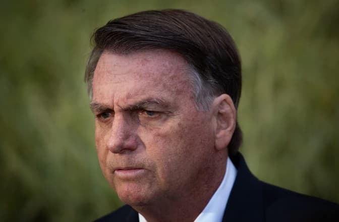 Bolsonaro diz que só consegue pagar advogados por causa de doações de apoiadores