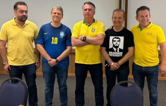 VÍDEO: Ato por anistia com Bolsonaro e governadores reúne manifestantes em Copacabana, no Rio