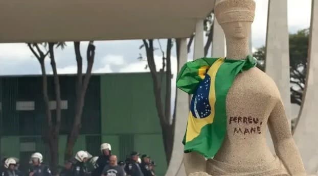 Dino segue Moraes e vota para condenar mulher que pichou estátua do STF