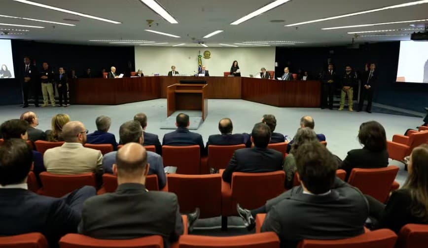 Após STF aceitar denúncia, Bolsonaro e oposição querem resgatar PEC do fim do foro privilegiado