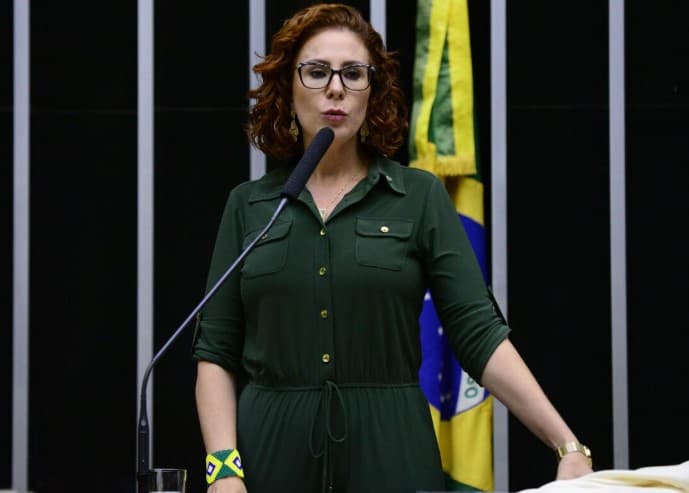 Nunes Marques pede vista e adia julgamento da deputada Carla Zambelli; Zanin adianta voto
