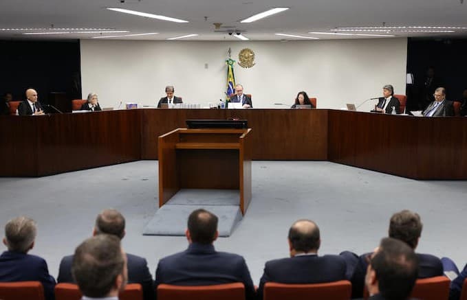 STF proíbe entrada de celulares na Primeira Turma e exige que aparelhos sejam lacrados no julgamento do "núcleo 2 da trama golpista"