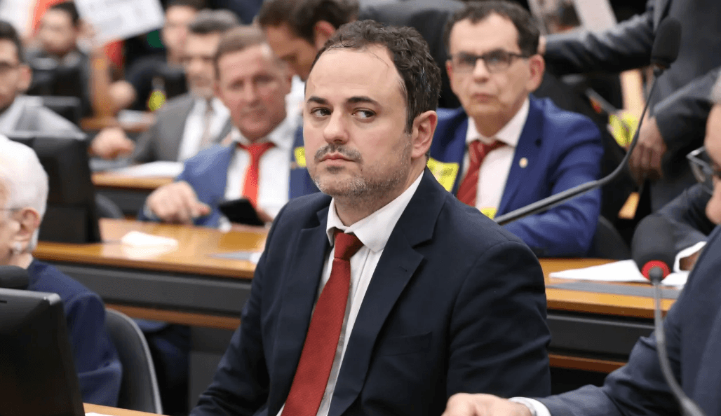 Glauber Braga completa uma semana em greve de fome contra cassação