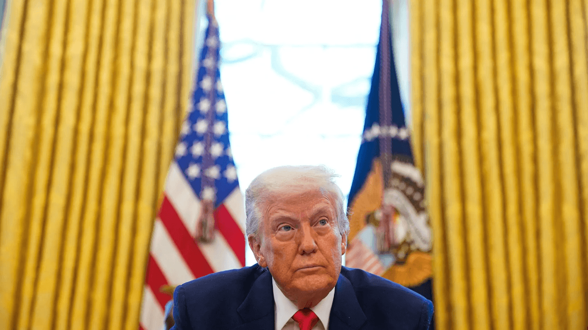 Trump completa 100 dias com impasse sobre tarifas e queda de popularidade