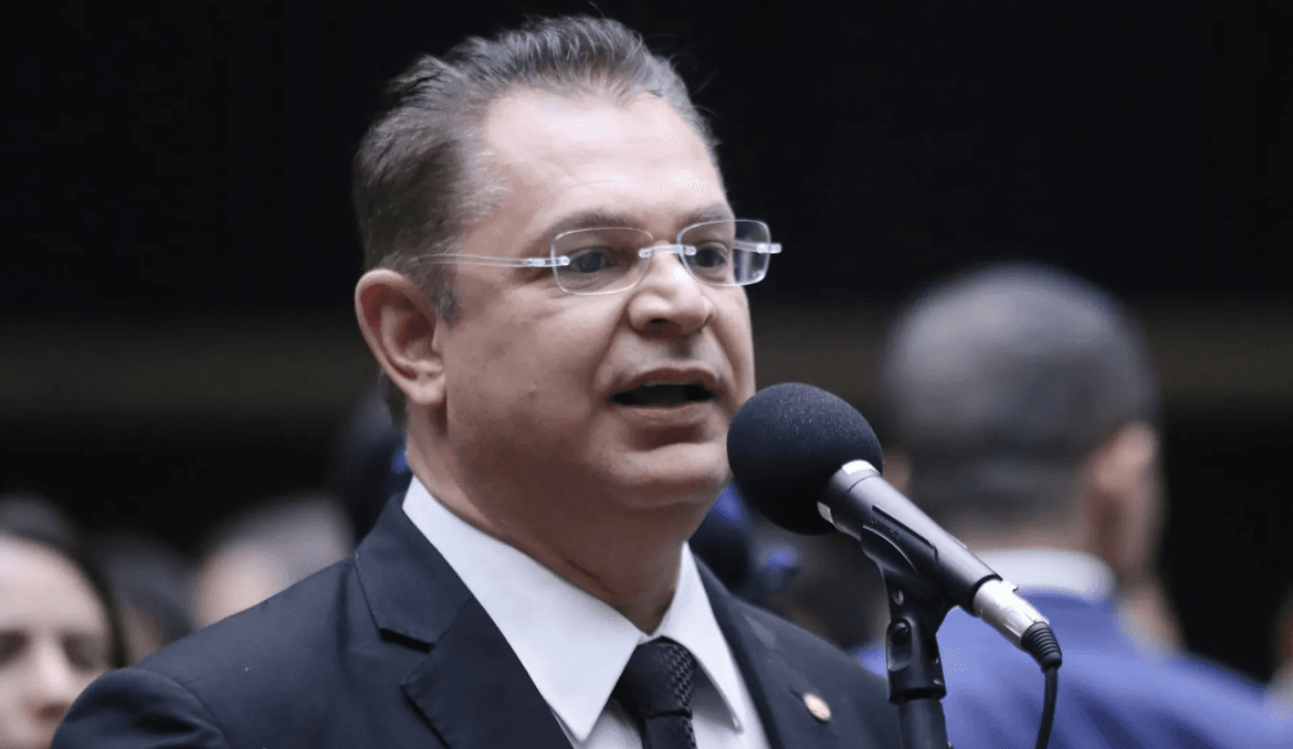 Líder do PL diz ter alcançado 257 assinaturas para urgência de anistia