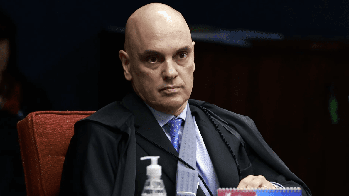 “Moraes tirou o sigilo dos autos”, diz oficial ao intimar Bolsonaro na UTI