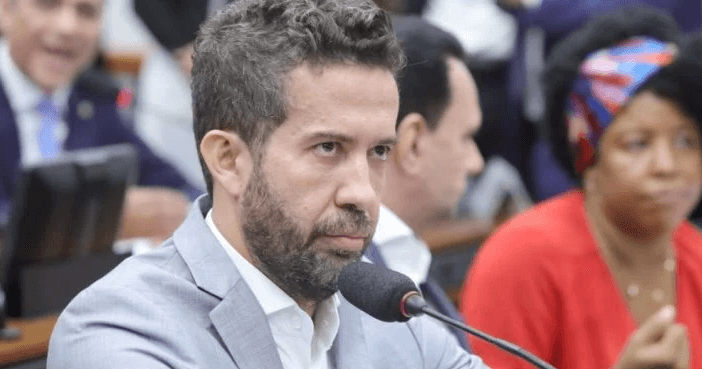 ‘Rachadinha' no gabinete de Janones bancou até clínica de estética, revela PF