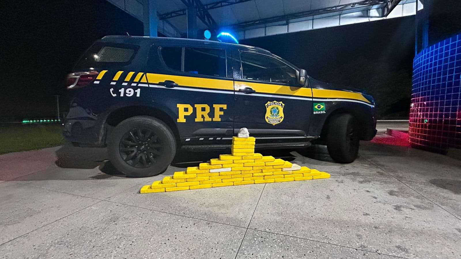 VÍDEO: PRF prende dupla com 53 kg de cocaína na BR-101 em São José de Mipibu/RN