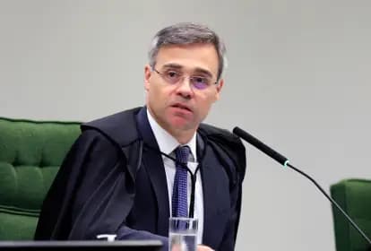 Mendonça diz que Moraes, como ‘vítima’, não deveria julgar o golpe