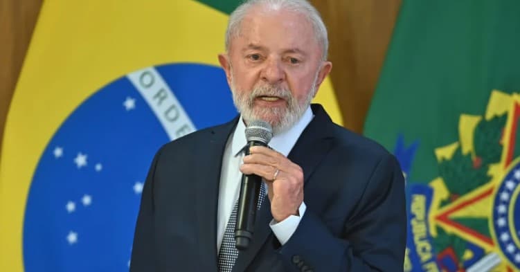 A aliados, Lula diz que Trump quer fazer “apartheid americano” com tarifaço