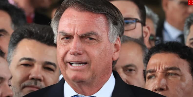 Bolsonaro e Hugo Motta se encontram em Brasília para discutir anistia