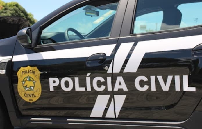 Polícia Civil cumpre mandados de busca e apreensão contra professor e outro homem suspeitos de abuso sexual de menores em Natal