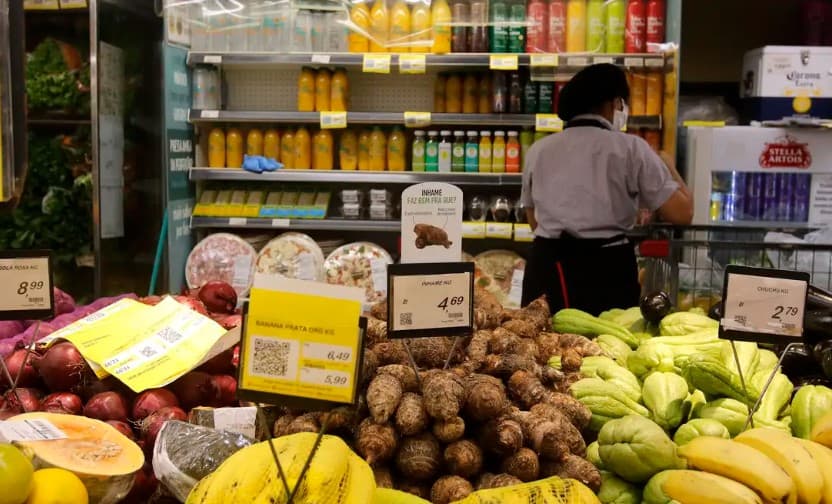 Intenção de Consumo das Famílias recua em abril e acende alerta para confiança econômica
