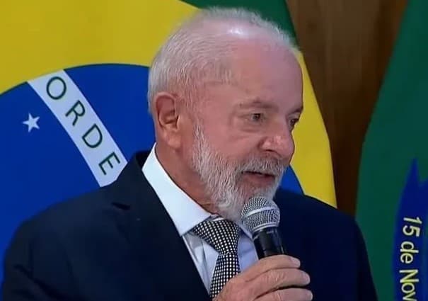 Lula exige “reciprocidade” dos EUA e diz que Brasil “não bate continência”