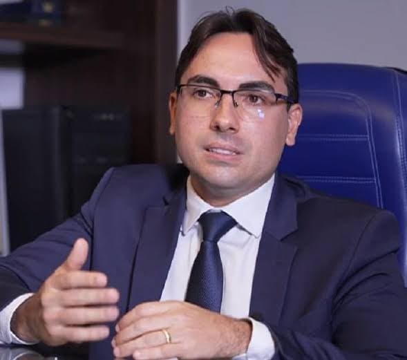 Filho de político próximo a Bolsonaro pode assumir vaga no TRE-PB com apoio de Veneziano