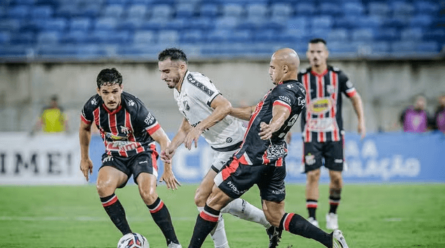 Em jogo maluco, ABC marca no último lance e escapa de derrota