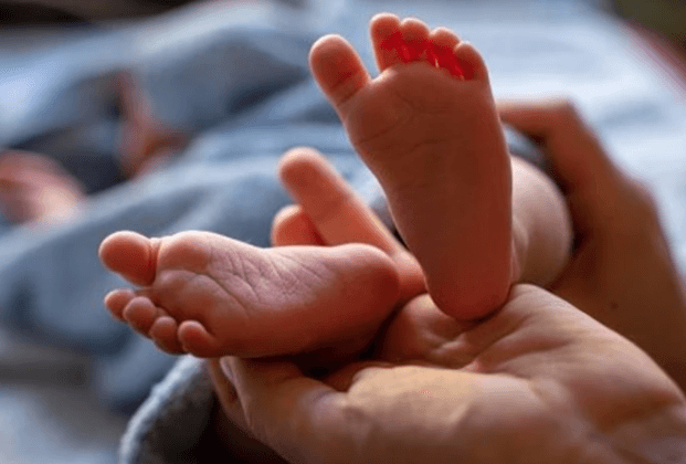 Bebê de 1 ano é deixado em boca de fumo por dívida de droga de R$ 150