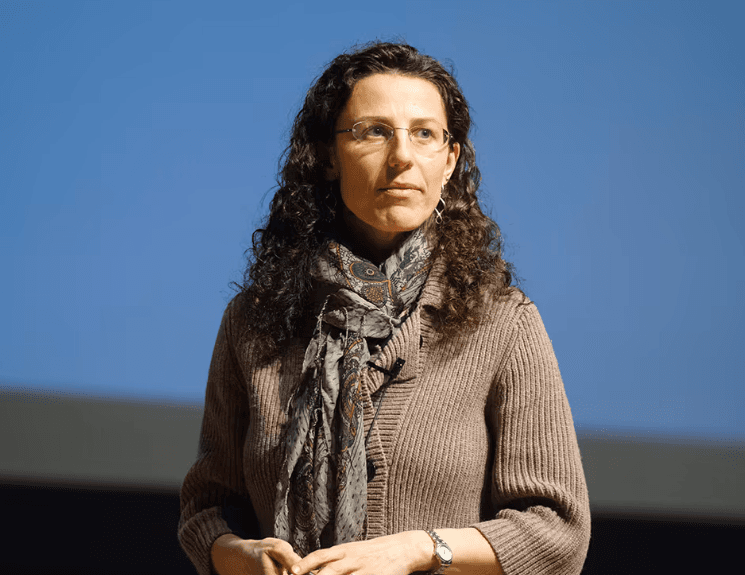 Pesquisadora famosa por estudar desonestidade é demitida de Harvard por fraude