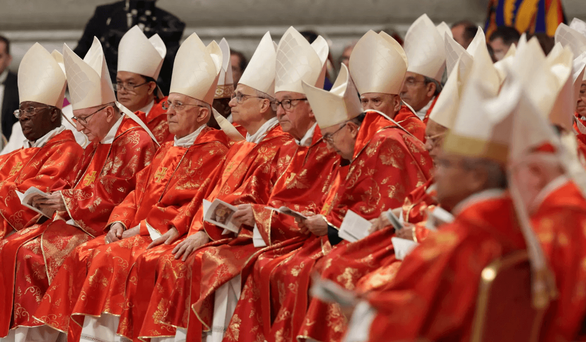 Conclave entra no segundo dia de votação para eleger novo papa