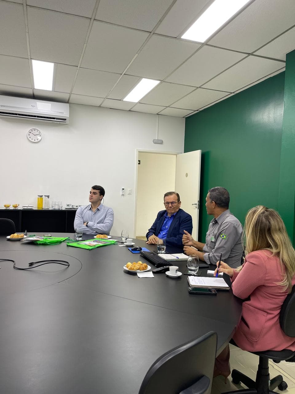 Prefeito Jaime Calado visita fábrica Eletra, em São Paulo, em busca de transporte sustentável para São Gonçalo
