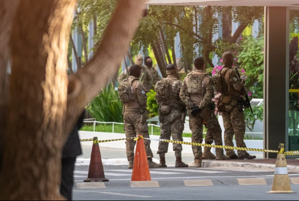 Homem que ameaçou explodir ministério foi preso com bomba artesanal; saiba quem é ele
