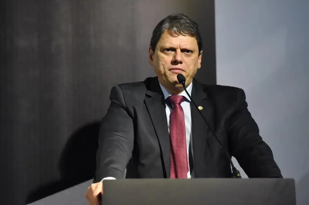 Durou 8 minutos: Moraes e PGR não fizeram perguntas a Tarcísio
