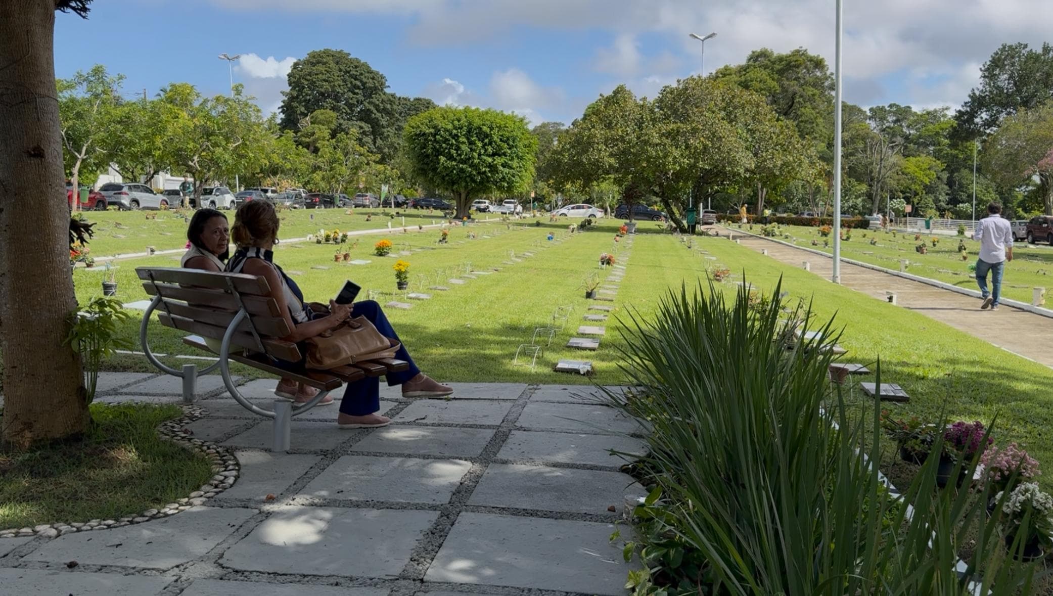 Mais de 20 mil pessoas visitam cemitérios Morada da Paz no RN para homenagens às mães
