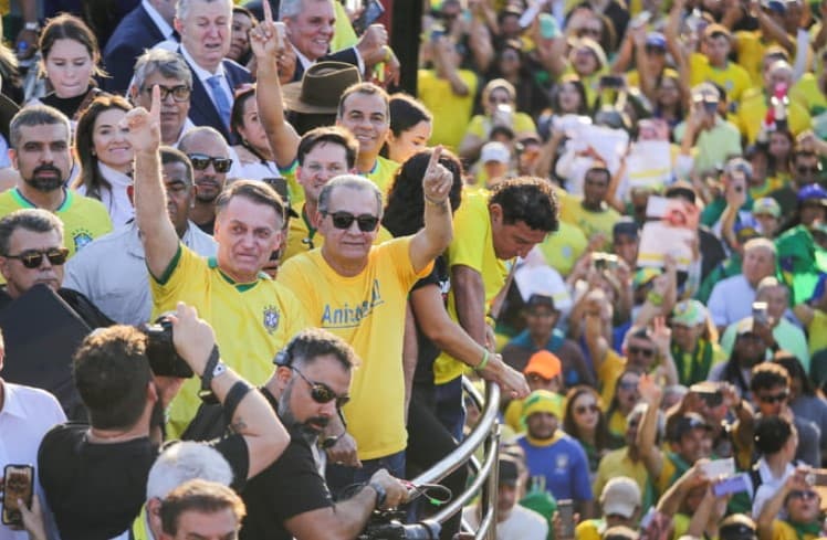 “Anistia é tema político e privativo do parlamento”, diz Bolsonaro