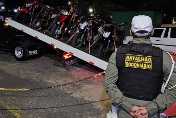 CPRE apreende nove motos com escapes barulhentos em Natal