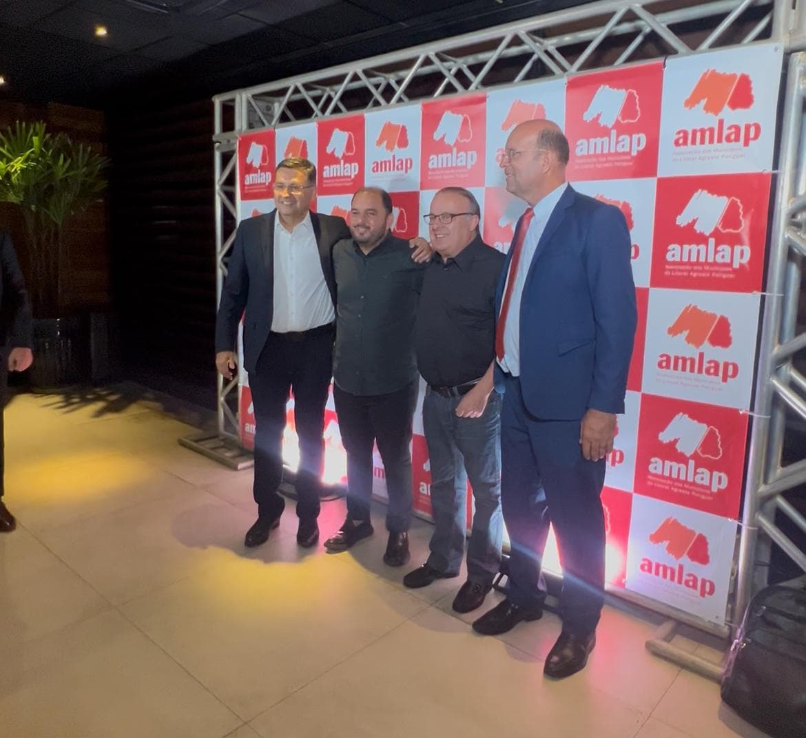 Gustavo Santos (AMLAP) reúne parlamentares e prefeitos para discutir ações para os municípios