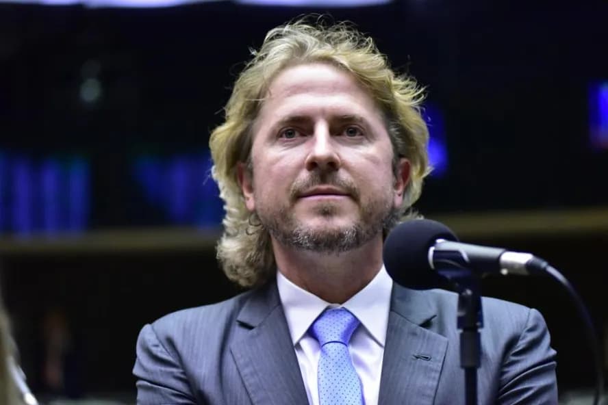 ‘Salvação dos aposentados': esquerda brigou para manter descontos que levaram a fraude no INSS