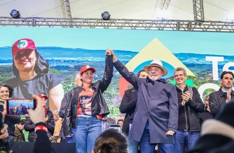 Lula defende invasões de propriedades pelo MST em discurso durante evento no Paraná