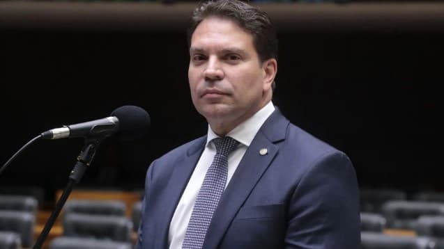 Câmara comunica STF sobre suspensão de ação contra Ramagem