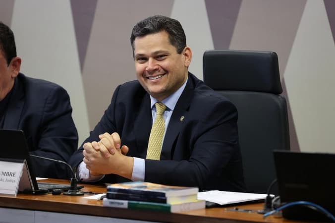 Alcolumbre sinaliza resistência à CPMI para apurar fraudes no INSS
